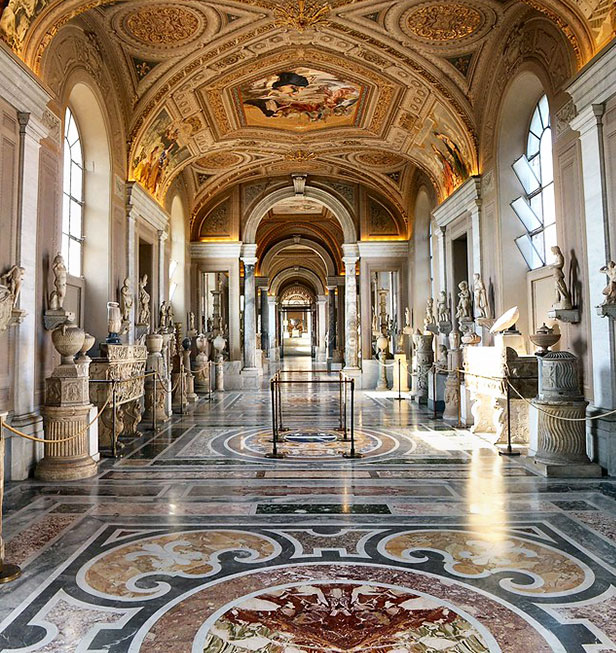 Experience the Vatican Museums avoiding the crowd